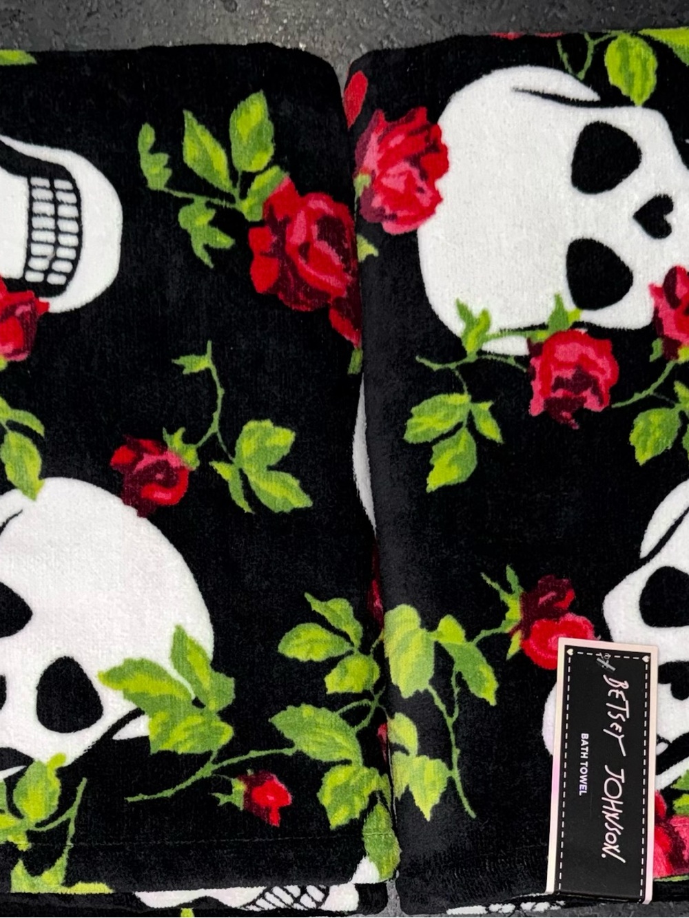 NEW Betsey Johnson 4 PIECE SKULL GARDEN Skull Red Rose Bath Towel & Hand Towels - Picture 9 of 11